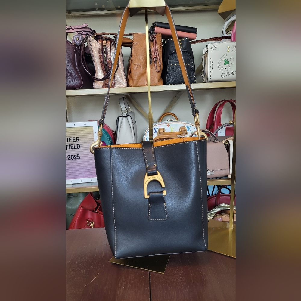 Dooney & Bourke Emerson Bucket Hobo Shoulder Bag Black Leather EUC